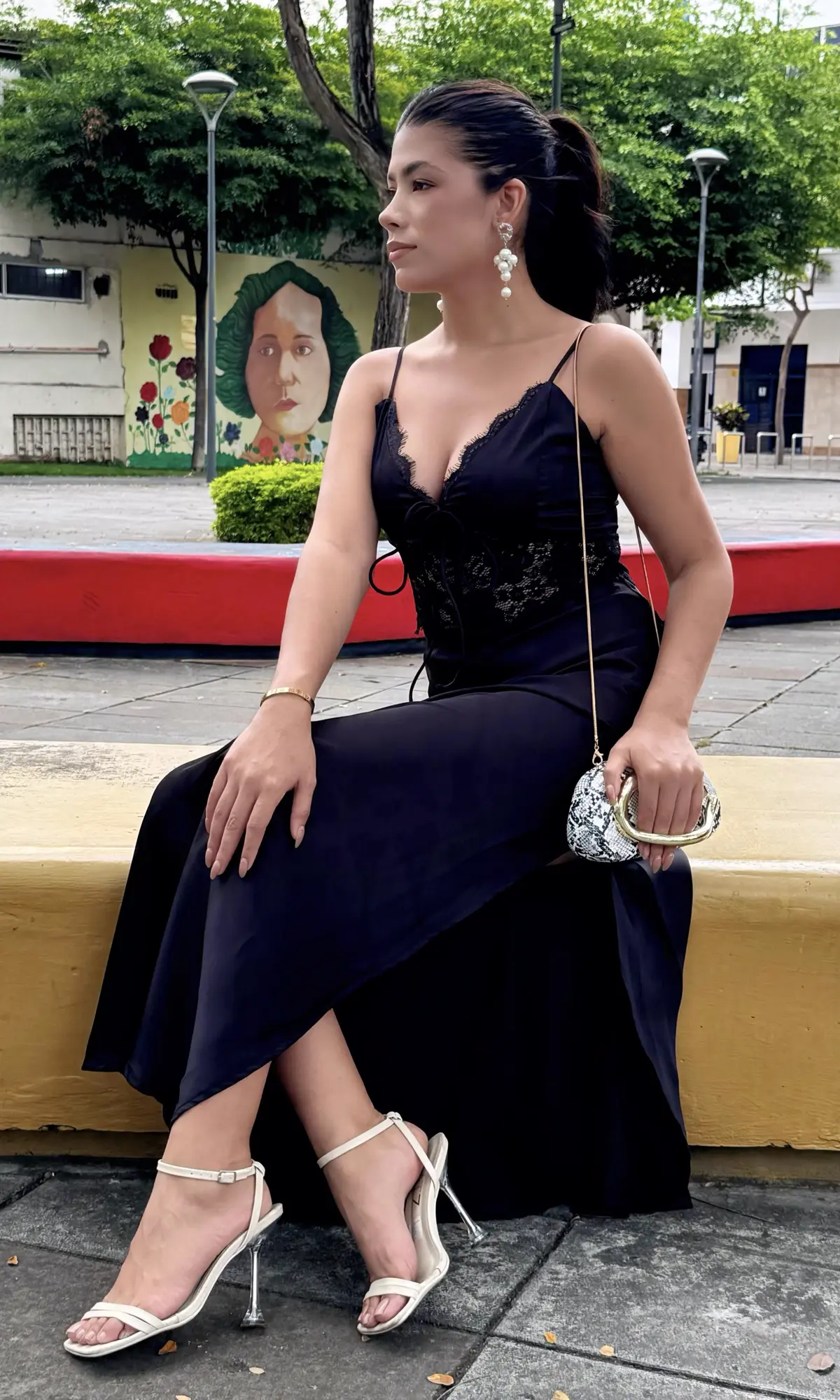 Vestido Midi Encaje Asimétrico