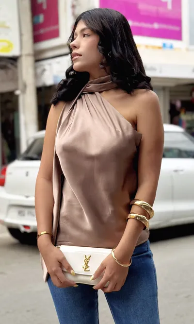 Blusa Halter Asimétrica