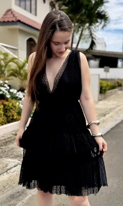 Vestido Corto Capas Tul